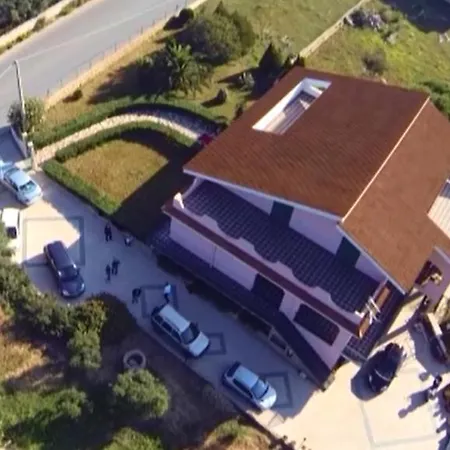 לינה וארוחת בוקר La Maison Di Elenoire